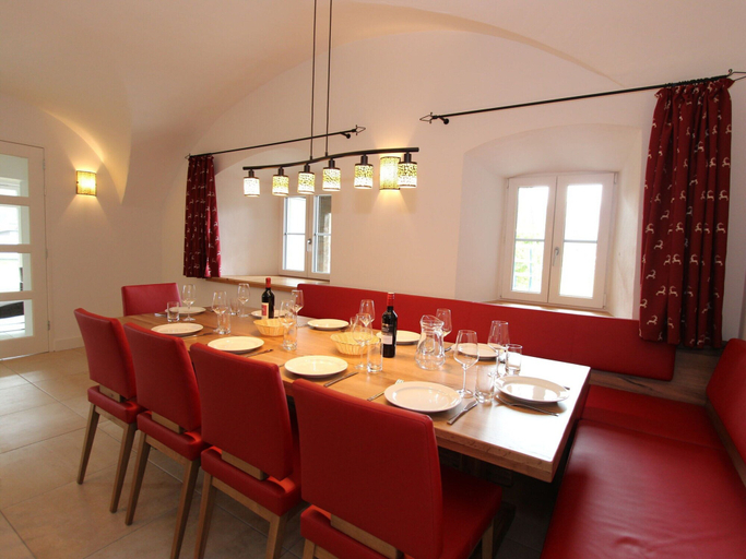 Dining 5, Heritage Chalet in Niedernsill Near Ski Area, Zell am See
