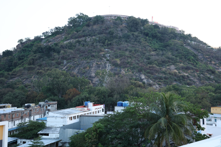Exterior & Views 6
