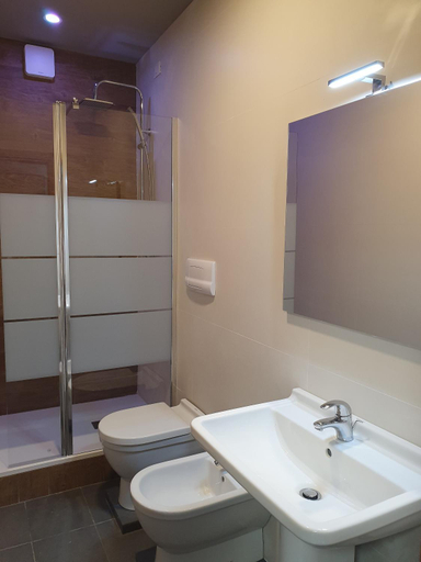 Bathroom 2, Dannunziano Aparthotel, Chieti