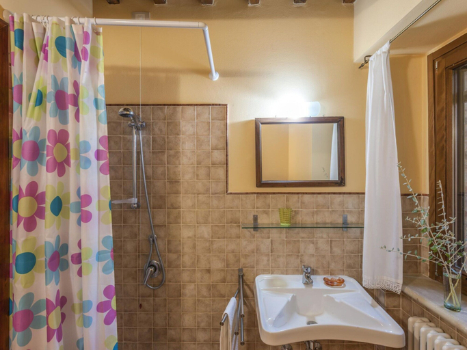 Bathroom 3, Beautiful Villa in Belforte All'isauro With Swimming Pool, Pesaro E Urbino