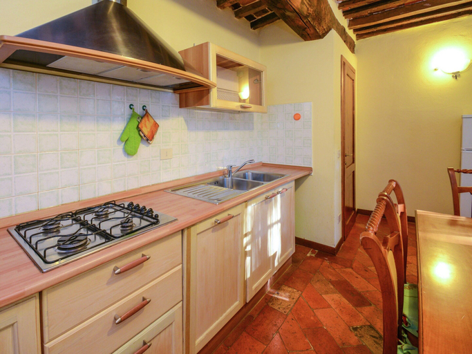 Others 5, Stunning Holiday Home in Umbria With Jacuzzi, Perugia