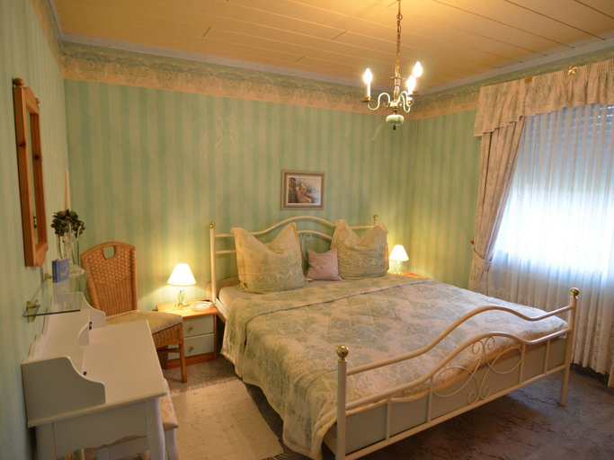 Room 4, Quaint Apartment in Zeil am Main With Terrace, Haßberge