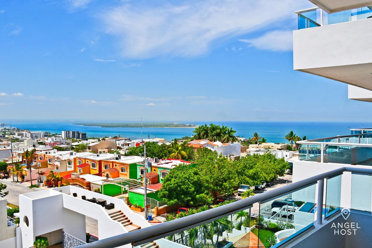 View 3, Oceanview Living Space & Balcony with FiberOptic WiFi!, La Paz