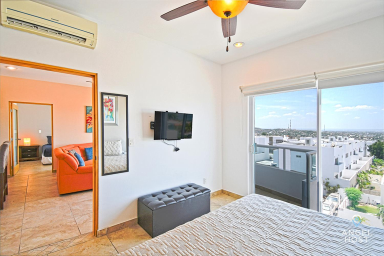 Facilities 2, Oceanview Living Space & Balcony with FiberOptic WiFi!, La Paz
