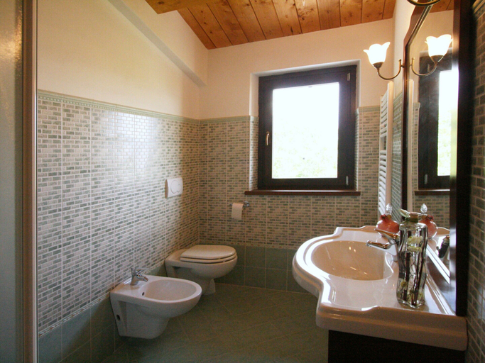 Bathroom 3, Timeless Villa in Cagli With Garden and Swimming Pool, Pesaro E Urbino