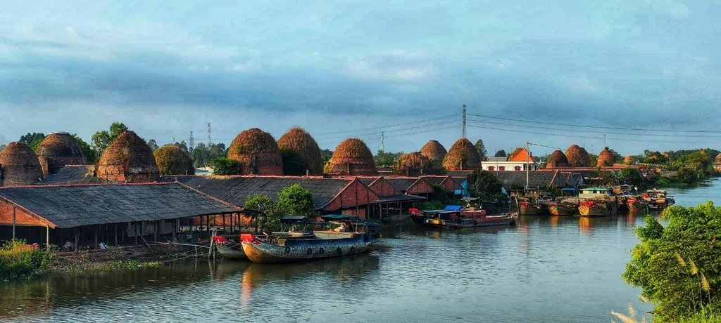 Others 4, Song Me Home, Long Hồ