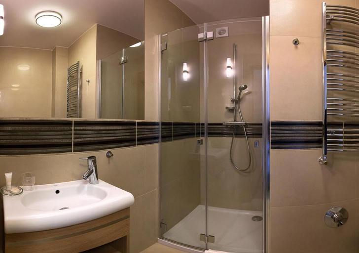 Bathroom 4, Hotel Karo, Radom
