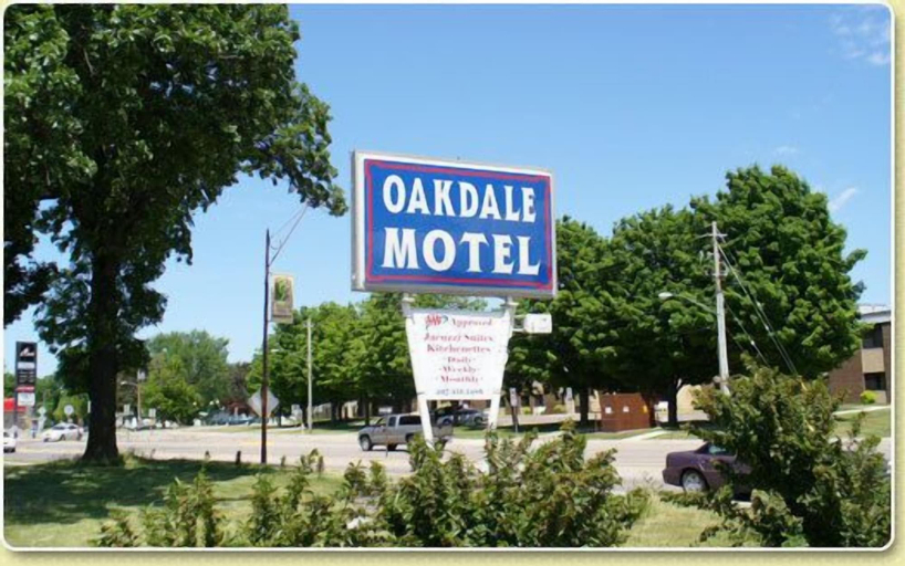Oakdale Motel, Steele