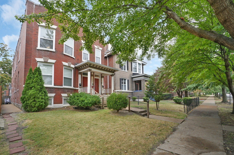 Exterior & Views 2, Spacious 3-Bedroom with King Bed, Saint Louis