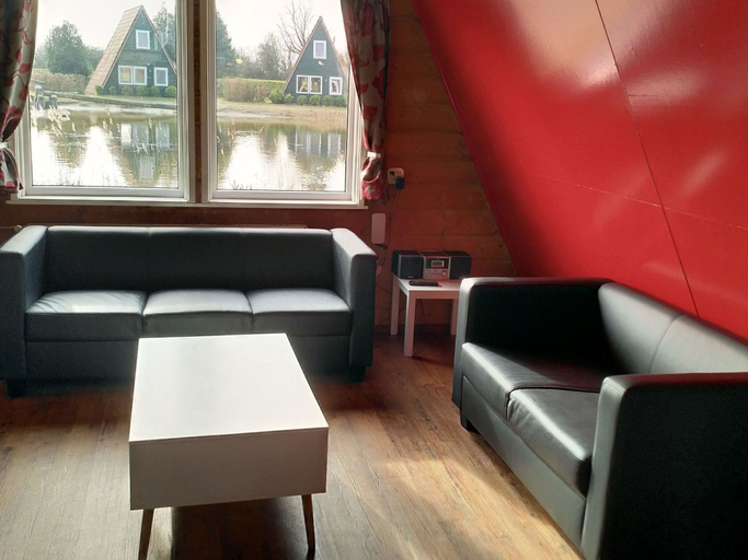 Others 4, Detached Chalet in Tranquil Dutch Countryside, Noordoostpolder