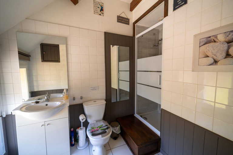 Bathroom 3, Maison la touchardiere, Manche