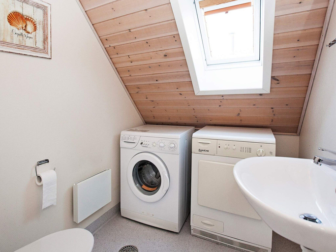 Bathroom 3, 6 Person Holiday Home on a Holiday Park in Grasten, Sønderborg
