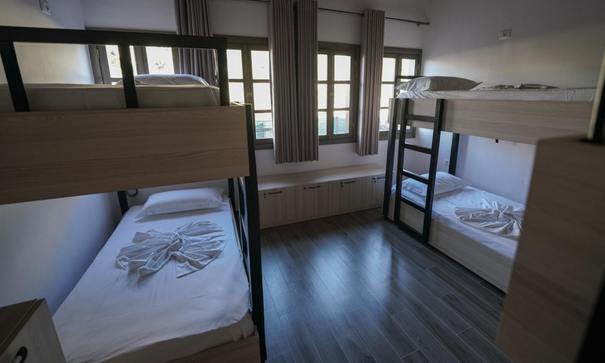 Others 4, Helin's Hostel, Beratit