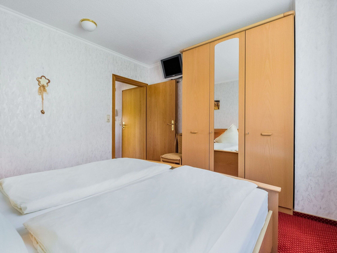 Bedroom 2, Modern Apartment in Schwalefeld with Garden, Waldeck-Frankenberg