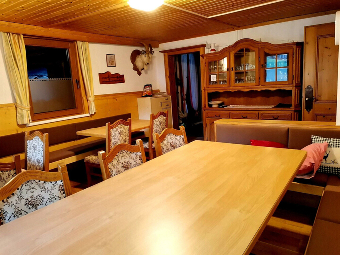 Food & Drinks 5, Group Holiday Home in Hippach With Dreamy Views, Schwaz