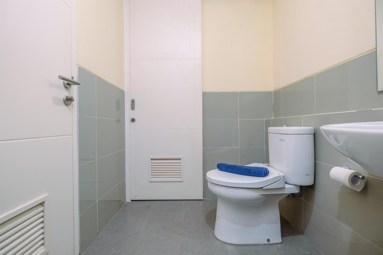 Bathroom 5, Brand New and Comfortable 2BR Apartment Kebayoran Icon By Travelio, Jakarta Selatan