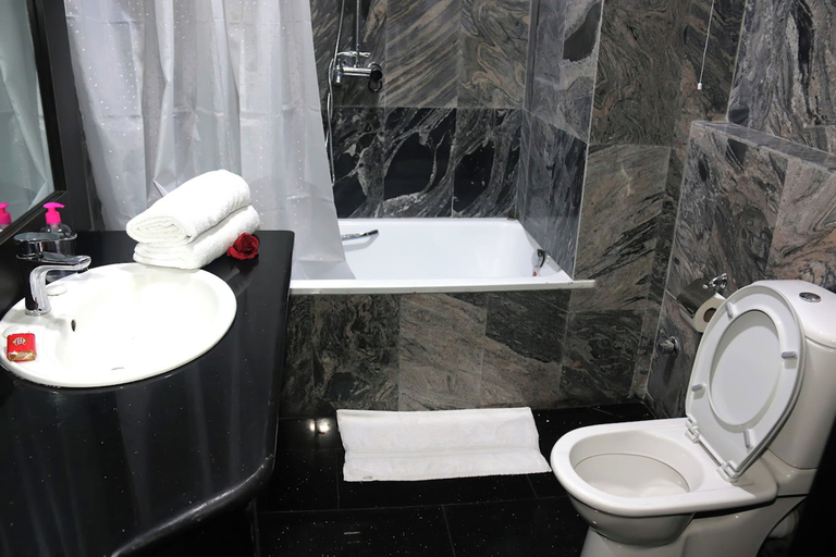 Bathroom 3, Landmark Hotel, Obio/Akp