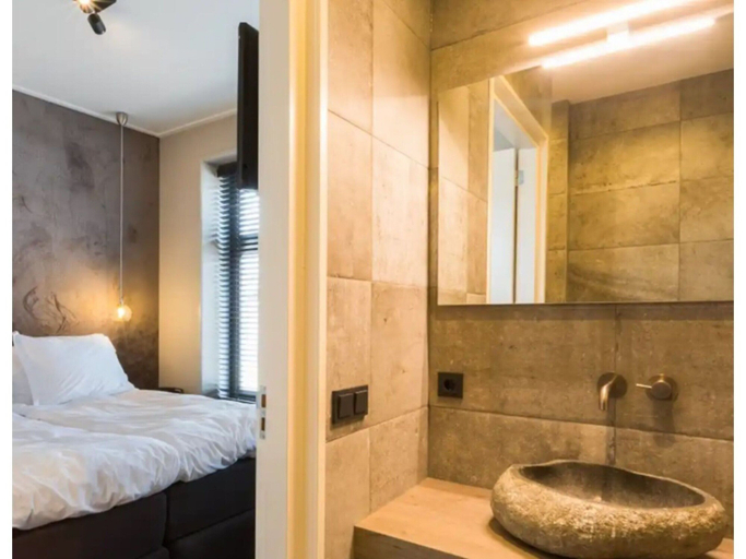 Room 5, Appealing Apartment in Domburg Near the Beach, Veere