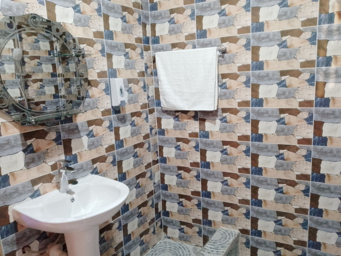 Bathroom, Shark's guest house, Cape Coast