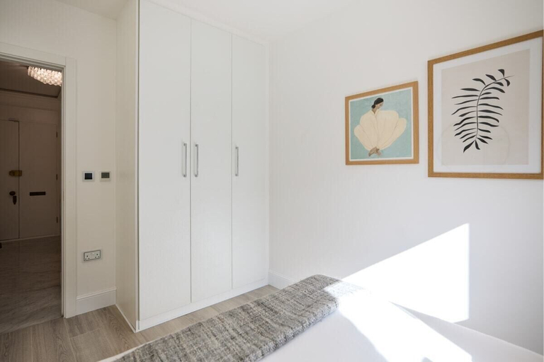 Bedroom 2, The Primrose Hill Place - Charming 4bdr Flat With Communal Garden, London