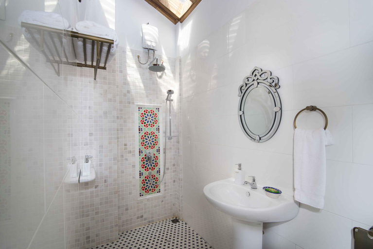 Bathroom 14