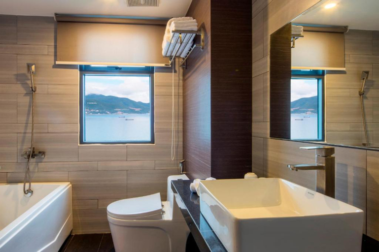 Bathroom 5, Meriton Hotel Nha Trang , Nha Trang