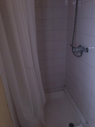 Bathroom 3, Northern pearl, Blackpool