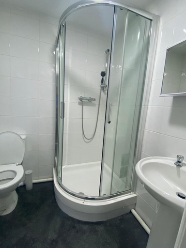 Bathroom 3, Hotel Royal Blackburn, Blackburn with Darwen