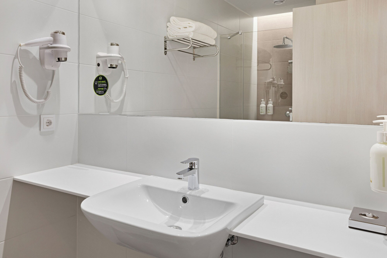 Bathroom 4, B&B Hotel Santiago Milladoiro, A Coruña