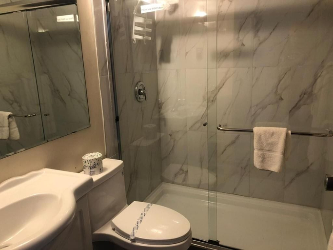 Bathroom 5, Houston Motor Inn, Bulkley-Nechako