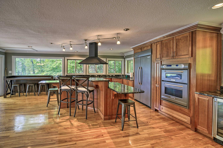 Food & Drinks 4, Inviting Family Abode w/ Dock on Norris Lake!, Campbell