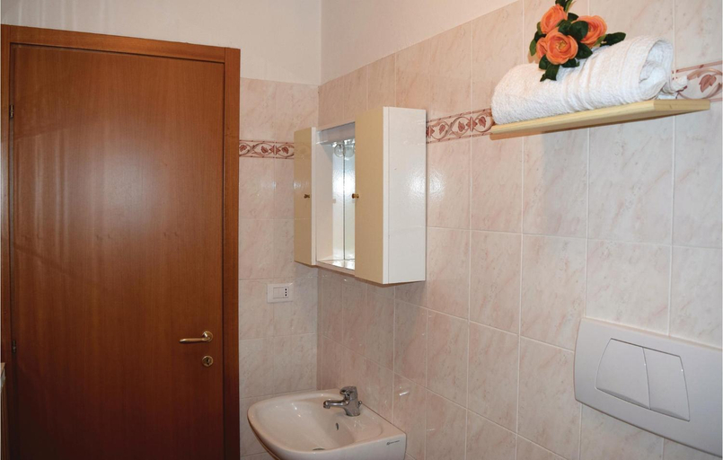 Bedroom 2, Pian Dellaia 1, Genova