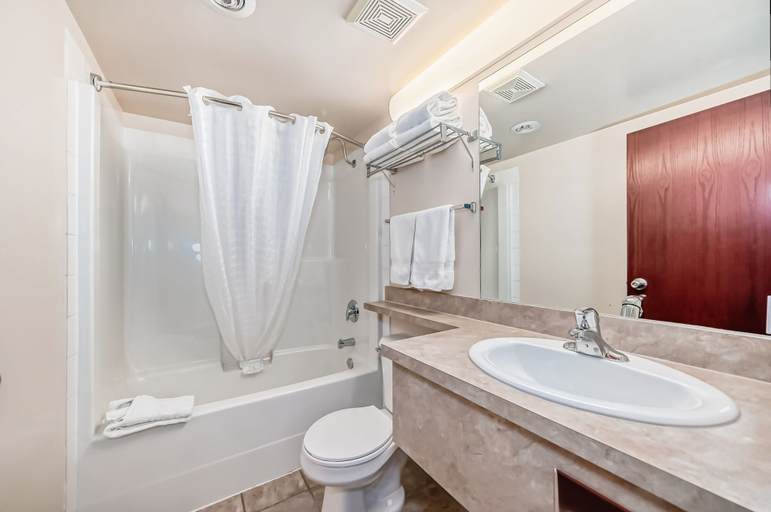 Bathroom 4, Grande Cache Inn and Suites, Division No. 18