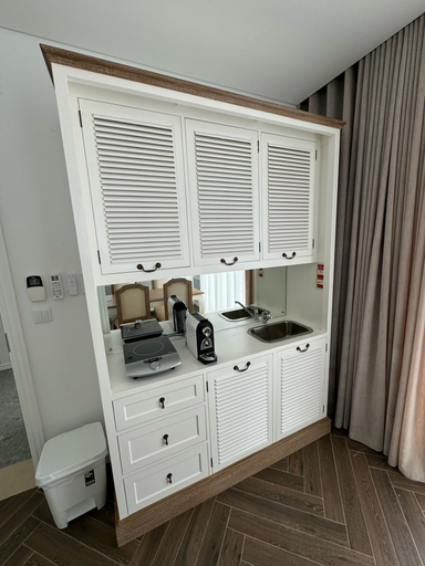 Dining Room 10