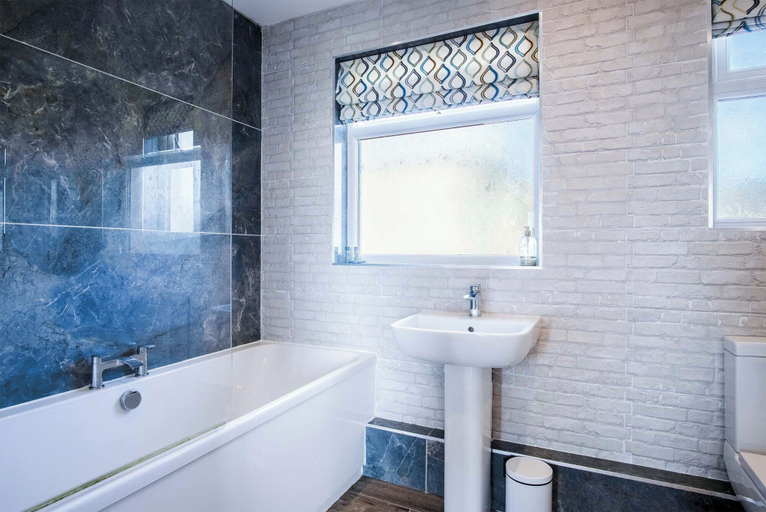 Bathroom 3, Carissima - 4 Bedroom House - Rhossili, Swansea