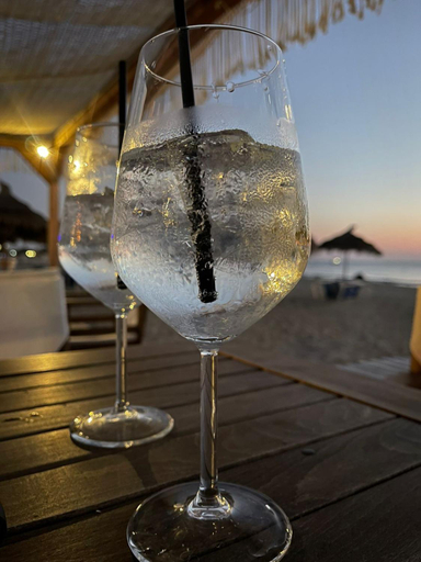 Food & Drinks