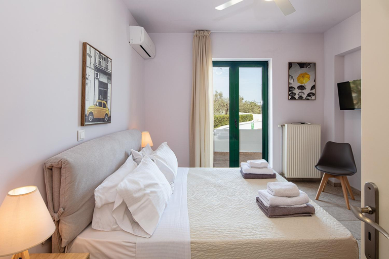 3, Superb villa,with amazing seaviews & huge pool!, Crete