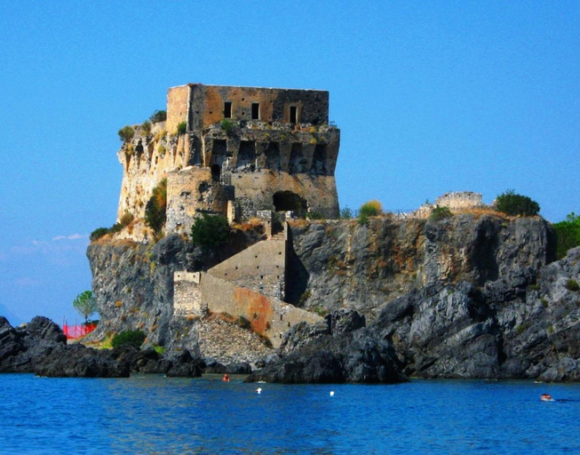 Others 4, Porto di Mare, Cosenza