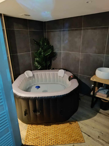 Bathroom 2, O Plaisir O Desir, Pas-de-Calais