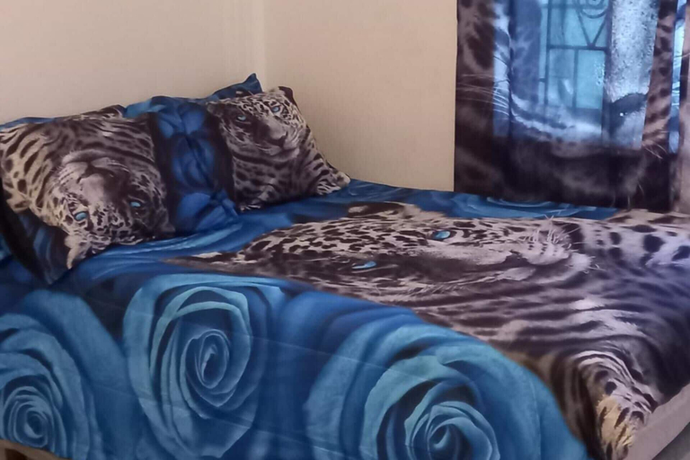 Room 2, House - Sleeps 6 - Patio - Parking