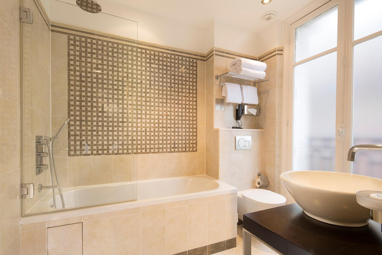 Bathroom 4, Ares Eiffel, Paris