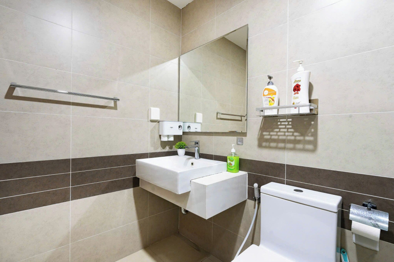 Bathroom 5, Sun Gleam Apartment -River Gate, District 4