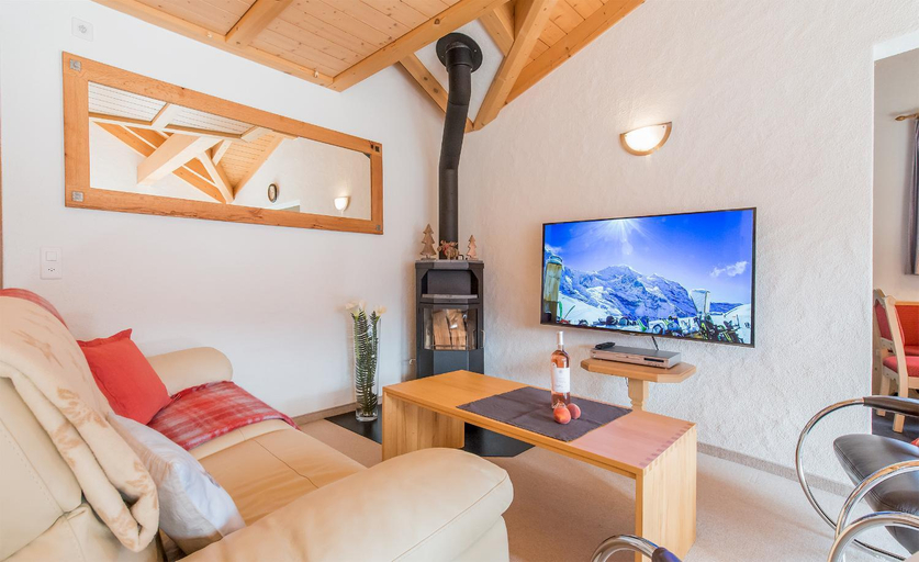 Shared lounge/TV area 5, Chalet Millennium, Interlaken