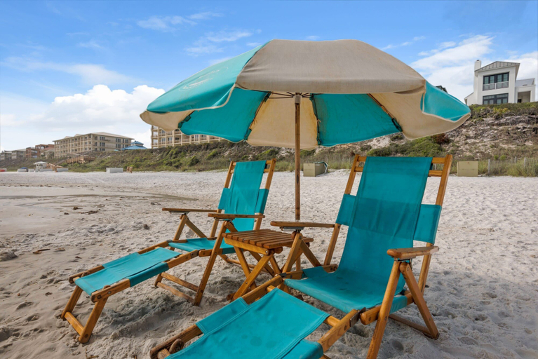 Room 5, Beach House w Private Pool Near Shops Dining, Walton