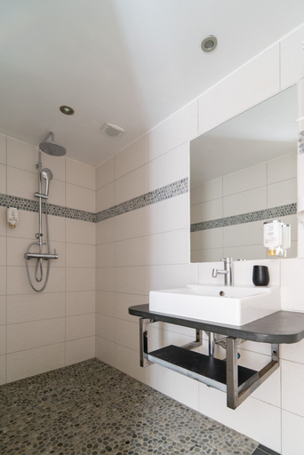 Bathroom 4, Garden & City Bagnères-de-Bigorre - Domaine de Ramonjuan, Hautes-Pyrénées