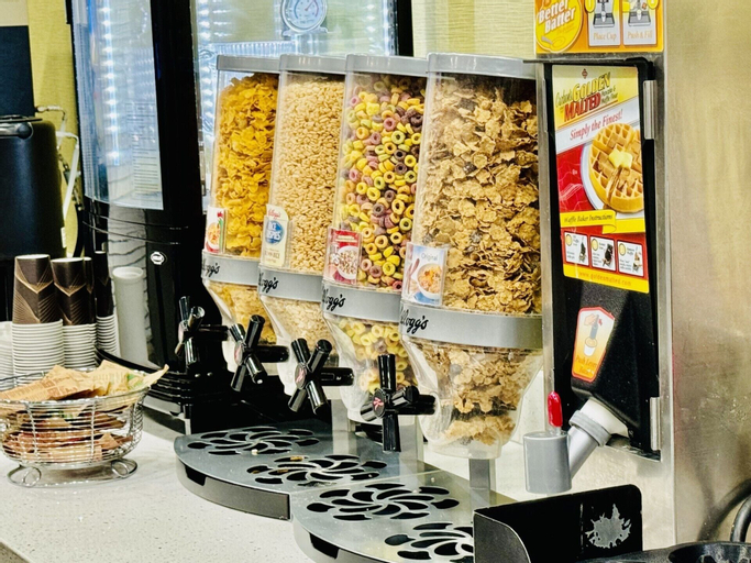 Food & Drinks 5, Super 8 by Wyndham Ajax/Toronto On, Durham