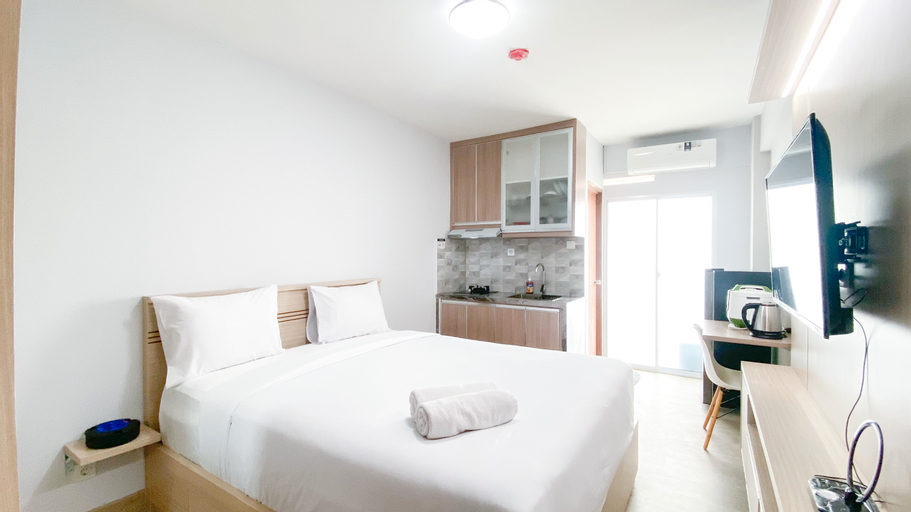 Cozy Living and Homey Studio Room Cinere Resort Apartment By Travelio, Depok