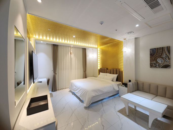 Bedroom 3, VIVID, Muan