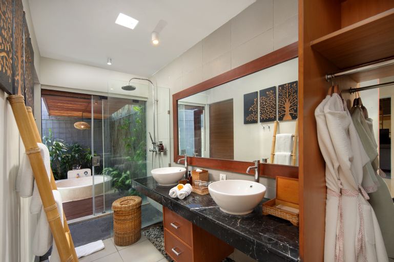 Bathroom 16