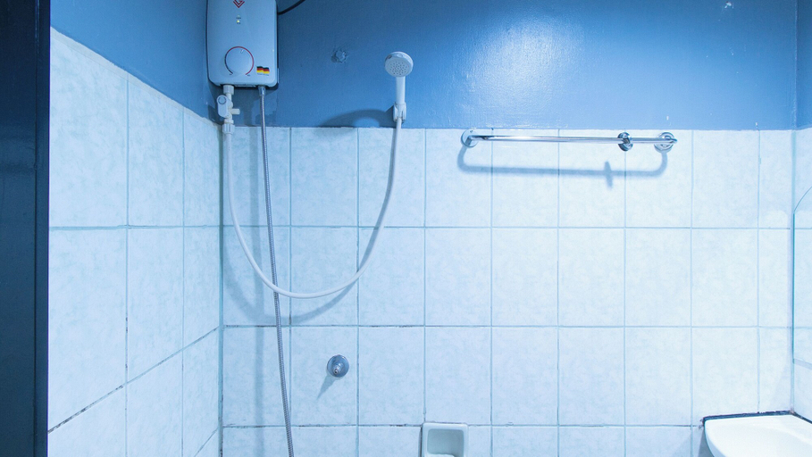 Bathroom 4, RedDoorz @ Good 101 Quiricada Manila, Manila City